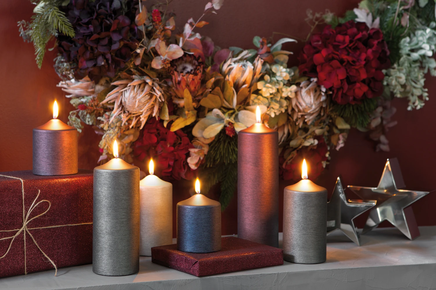 Fink Living Stumpenkerze Gebürstet Bordeaux H.15cm 2 Fink Living Stumpenkerze Gebürstet Bordeaux H.15cm – Bild 2